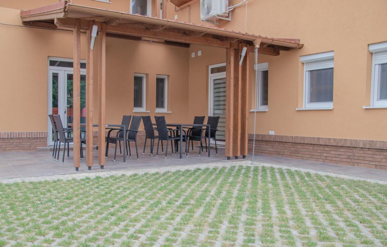 Oros House Apartmanhaz オロシュハーザ エクステリア 写真