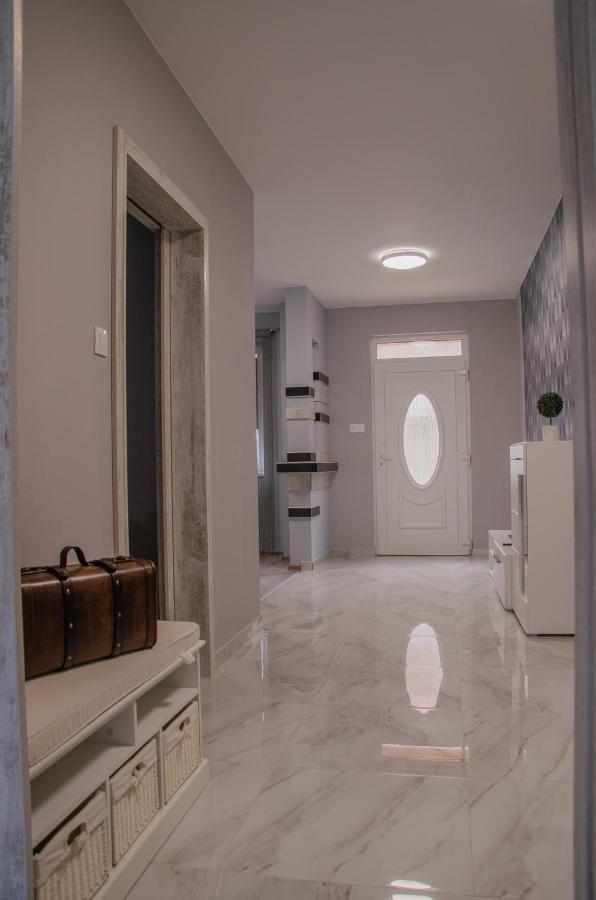 Oros House Apartmanhaz オロシュハーザ エクステリア 写真