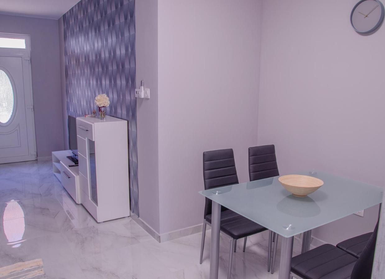 Oros House Apartmanhaz オロシュハーザ エクステリア 写真