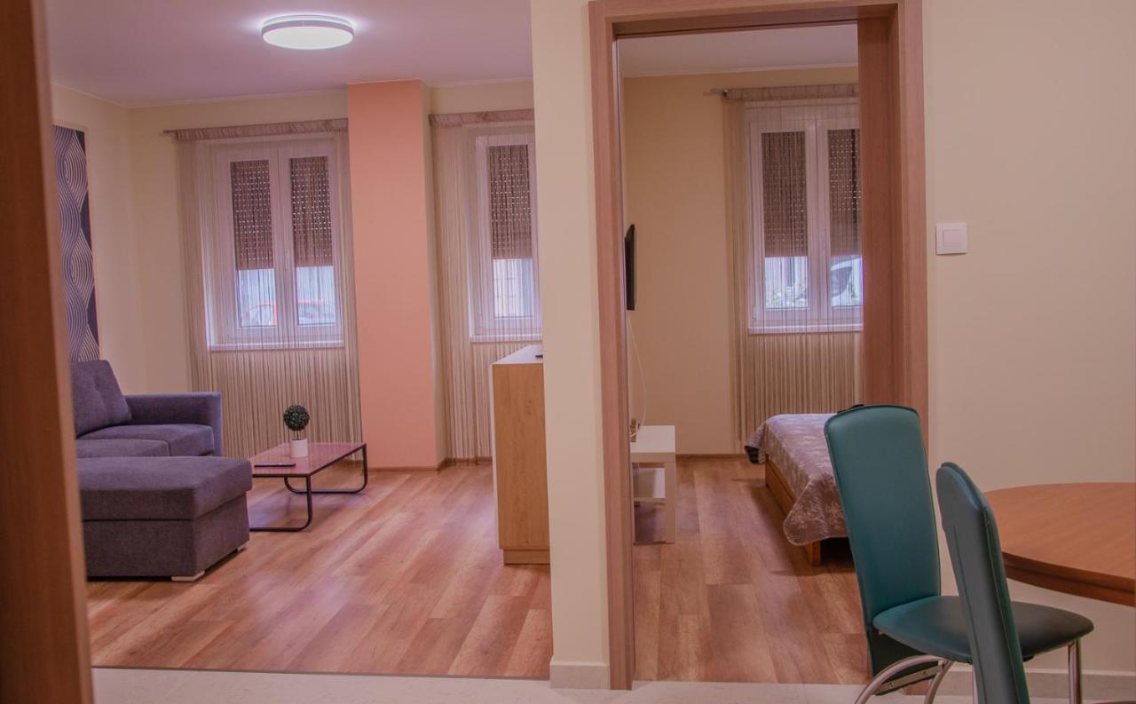 Oros House Apartmanhaz オロシュハーザ エクステリア 写真