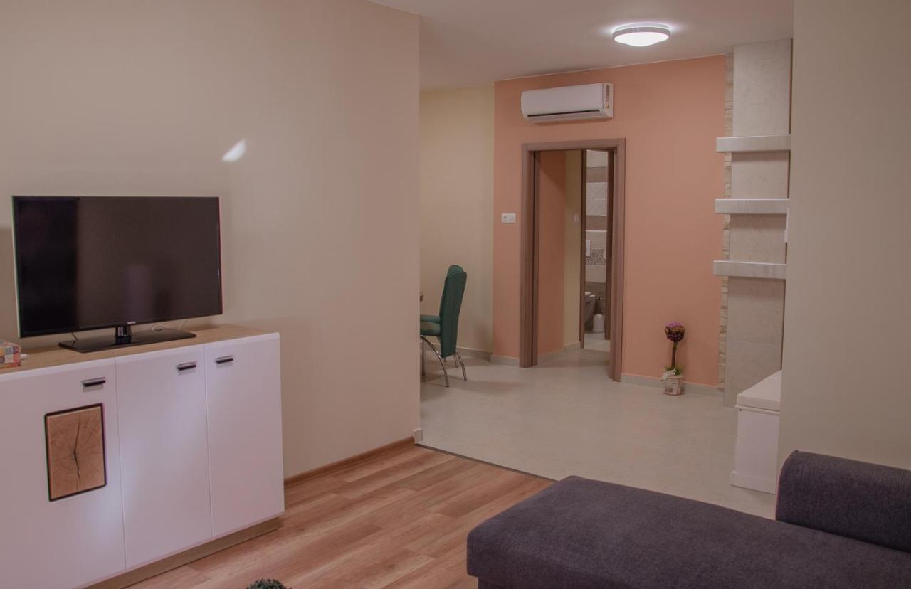 Oros House Apartmanhaz オロシュハーザ エクステリア 写真