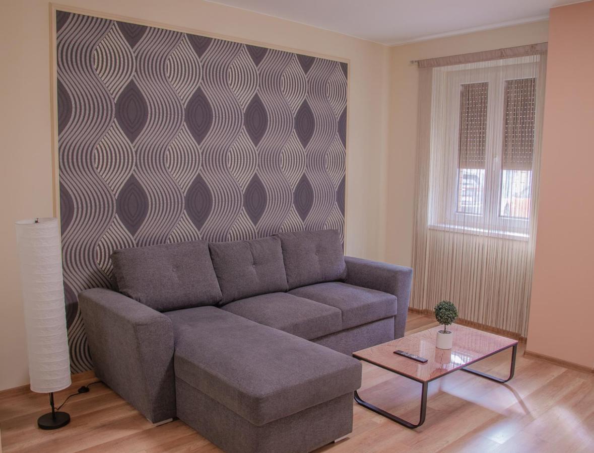 Oros House Apartmanhaz オロシュハーザ エクステリア 写真