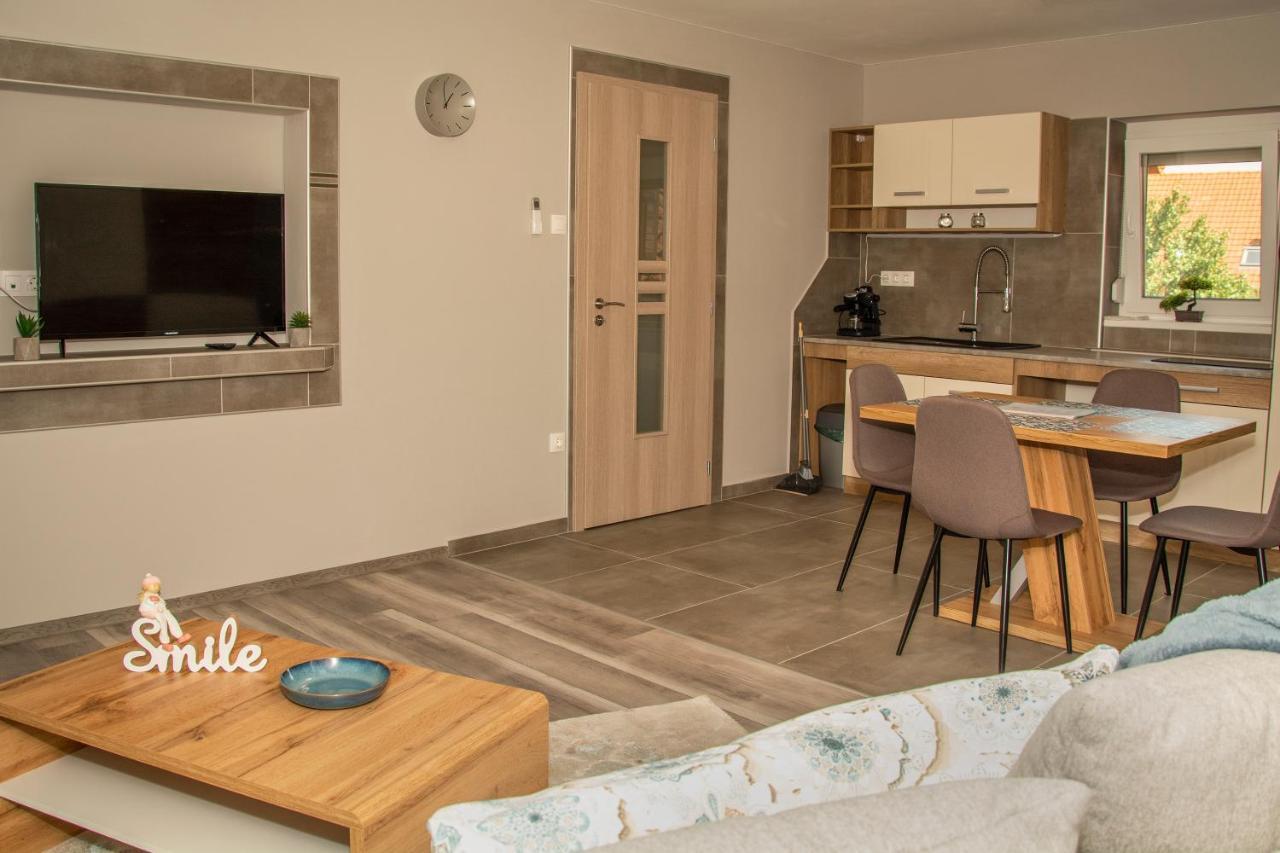 Oros House Apartmanhaz オロシュハーザ エクステリア 写真