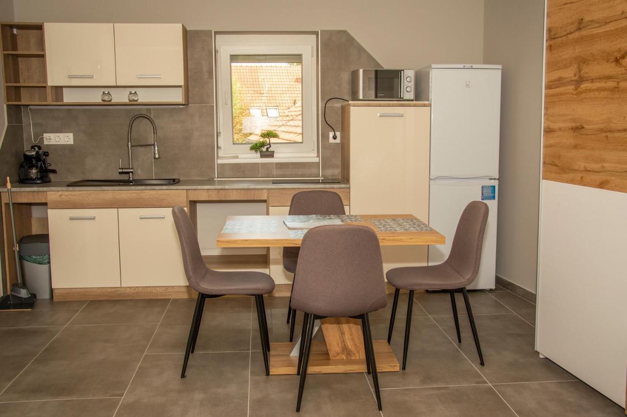 Oros House Apartmanhaz オロシュハーザ エクステリア 写真