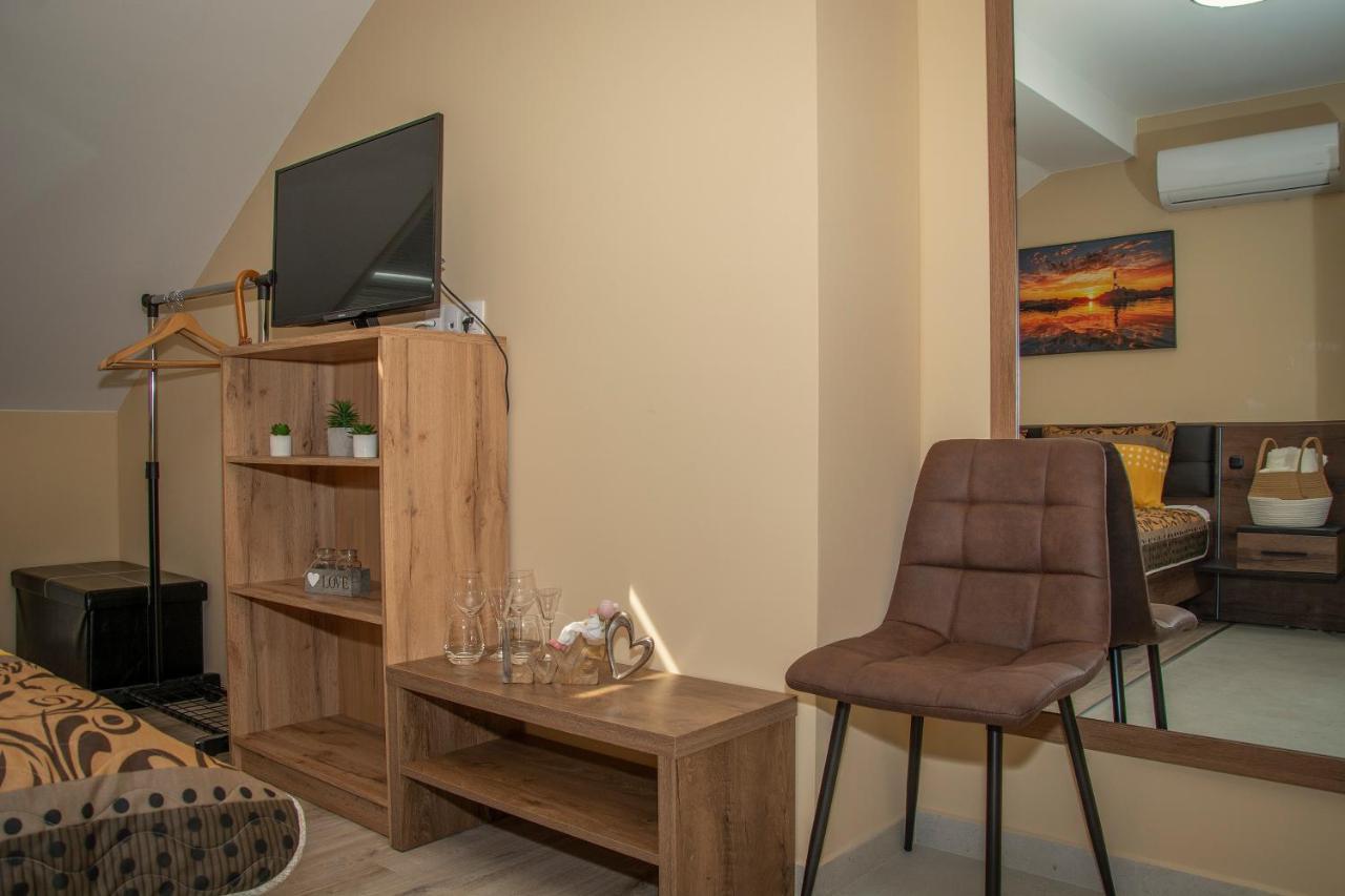 Oros House Apartmanhaz オロシュハーザ エクステリア 写真