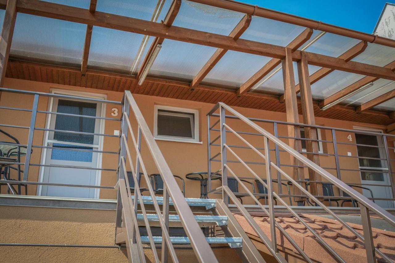 Oros House Apartmanhaz オロシュハーザ エクステリア 写真